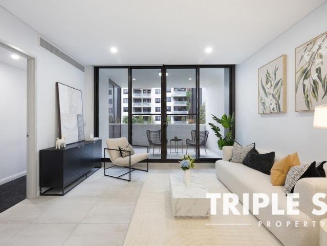 Dual Balcony I Large Size I Centre Of The Rosebery I Car space & Storage