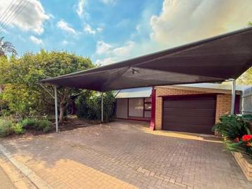 dual dwelling family estate with sol.