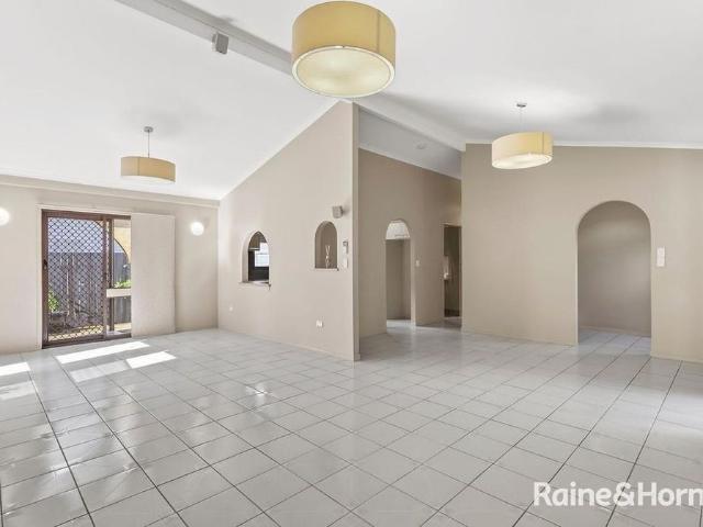 Dual Dwelling in Prime Mansfield Location