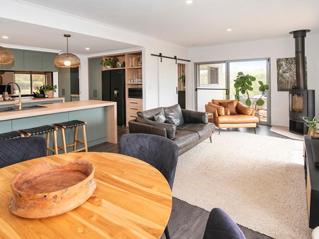 Dual Dwellings with Impressive Valley Views