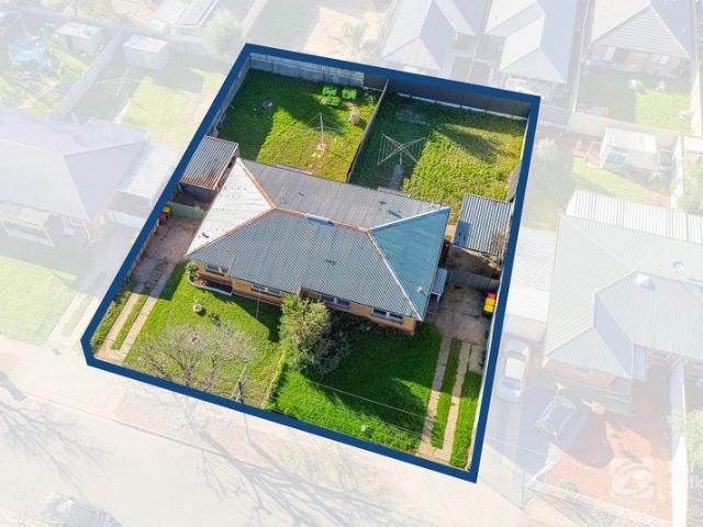 DUAL INCOME EARNING ASSET ON LARGE LAND HOLDING!