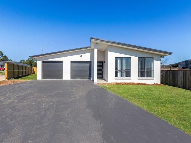 DUAL INCOME INVESTMENT | TWO RESIDENCES | 4+2 BEDROOMS