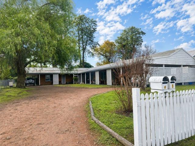 Dual Income Living in Prime Scone Location