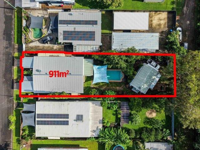 Full Duplex with Pool & Shed