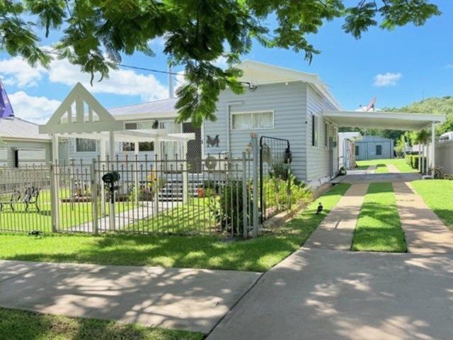 Home with Granny Flat or Dual Income Investment !