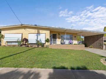 Dual Income Opportunity in Popular Spring Gully