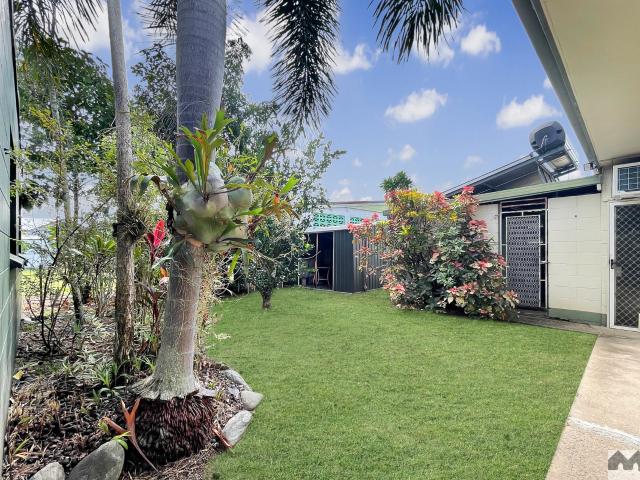 Dual income opportunity or extended family living – spacious full duplex minutes from the city!