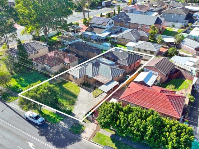 Dual Income Opportunity Spacious Family Home with Modern 3 Bedroom Granny Flat