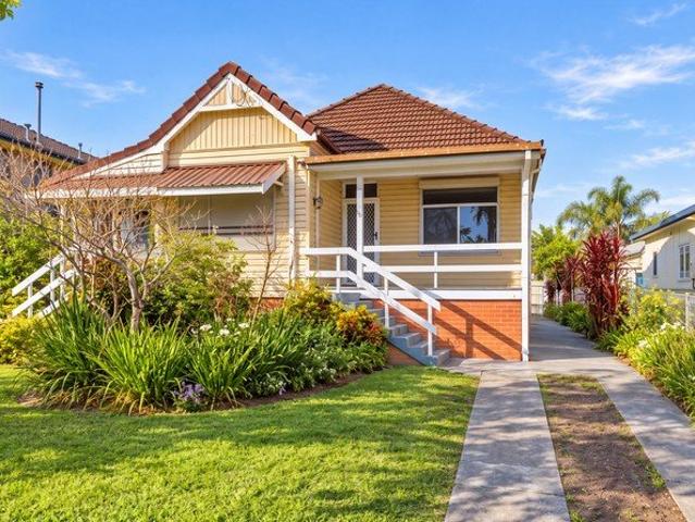 DUAL INCOME POTENTIAL IN CENTRAL GRAFTON