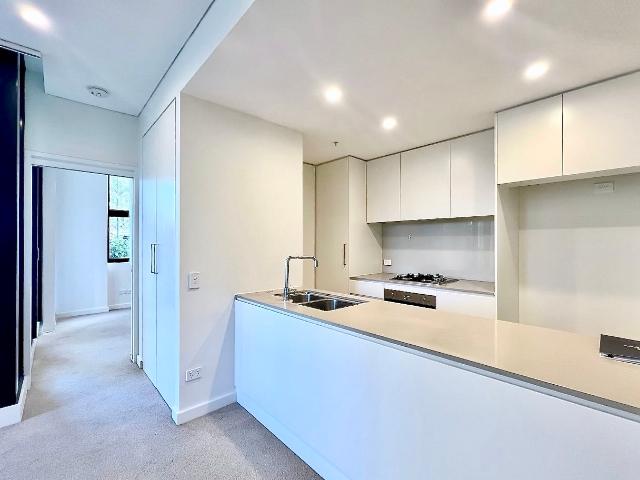 Dual Key Three bedroom apartment, Extra Kitchen and Laundry in Master room with parking!