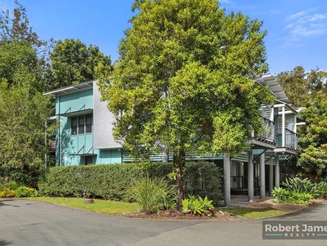 DUAL KEY TOWNHOUSE WITH MULTI USE OPTIONS!