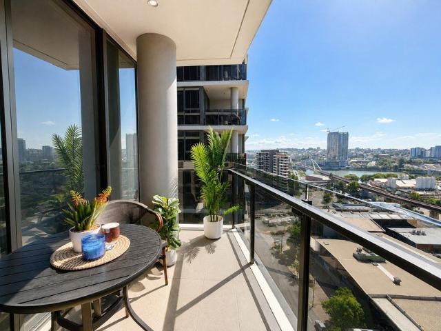DUAL KEY APARTMENT | DOUBLE INCOME POTENTIAL | RIVER & CITY VIEWS