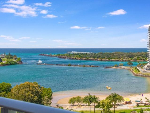 Dual Key Apartment with Water Views