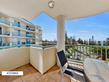 DUAL KEY APARTMENT WITH FANTASTIC BROADWATER VIEWS