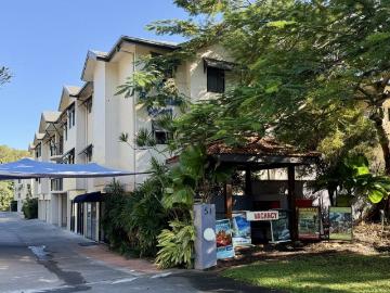Dual Key, Ground Floor, Bay Villa Apartment