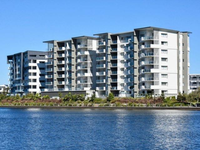 North Facing, Waterfront Penthouse