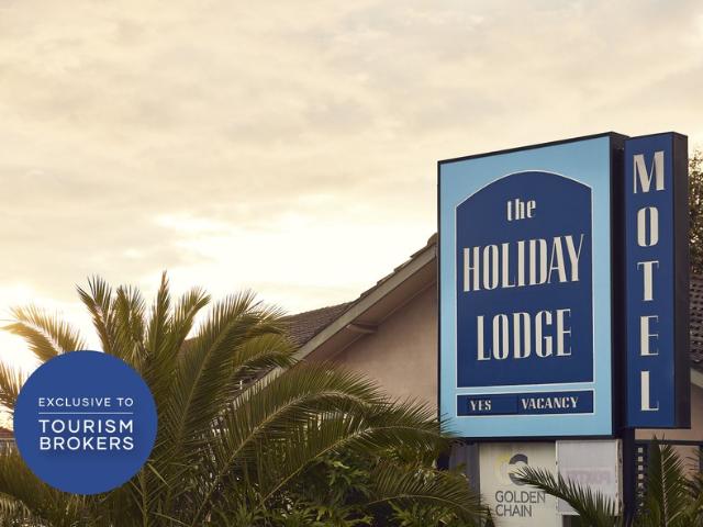 DUAL LEASEHOLD MOTEL OPPORTUNITY, NAROOMA NSW 961ML