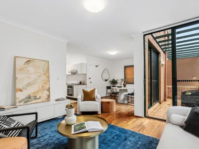 Dual Level Apartment with Space, Light and Leafy Outlooks
