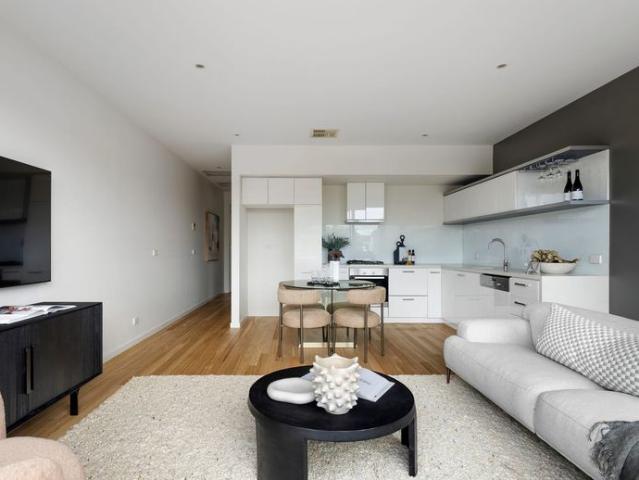 Dual level Delight with a Direct Drive in Garage