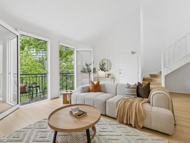 Dual Level Luxury in Melbourne's Coveted Arts Precinct