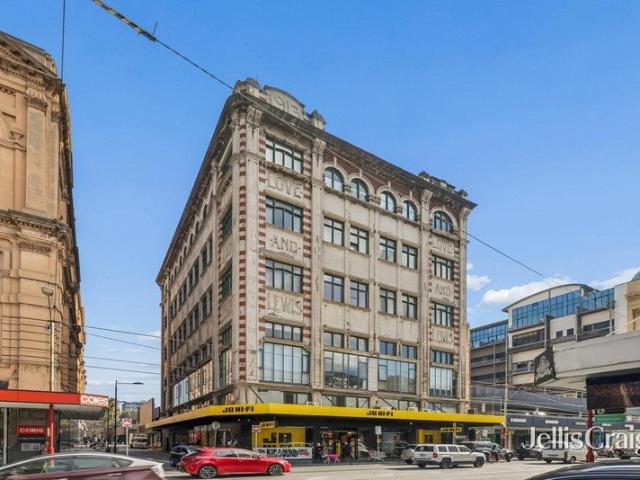Dual level penthouse with panoramic views
