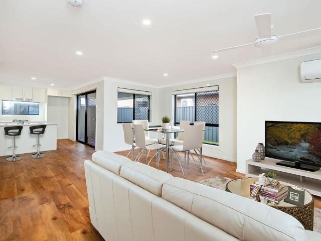Dual level townhouse in Coastal Suburb