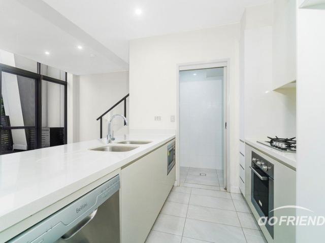 Dual Levels MAISONETTE | Tenant Vacated | 131 sqm
