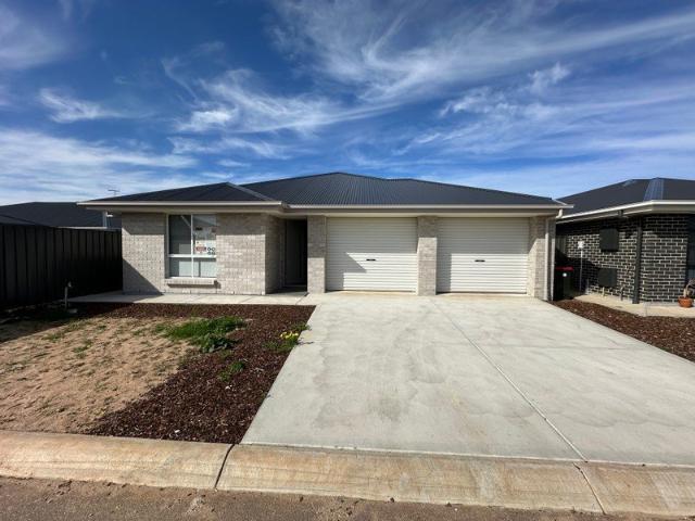 Dual Living Three Bedroom, Two Bathroom Home in Munno Para West!