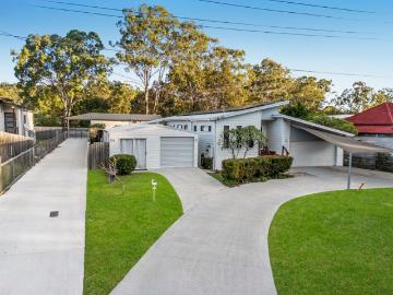 Dual Living Ultimate Family Entertainer With Pool