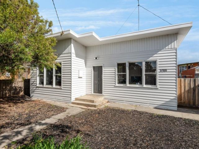 Dual Living, Value Add Potential 765m2 Approx