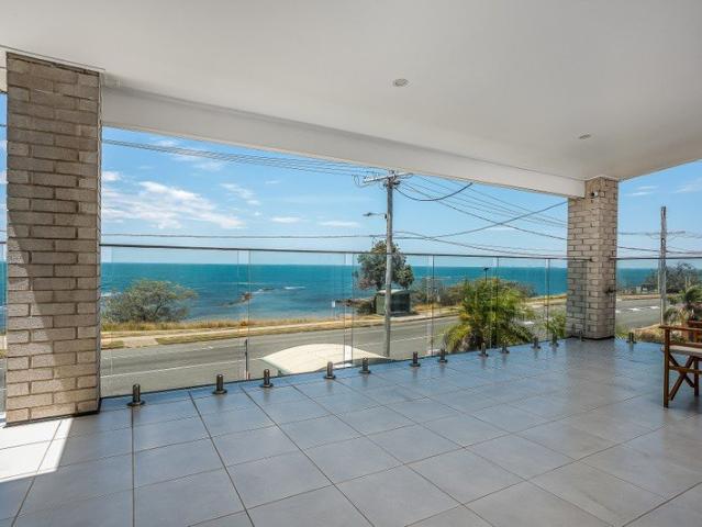 Dual living with a guest house Magificent views across the bay and beyond!