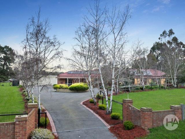 Dual Living with Acreage Freedom