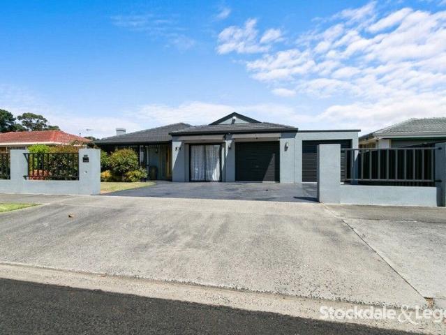 ULTRA FLEXIBLE FLOORPLAN & WORK FROM HOME OPPORTUNITY