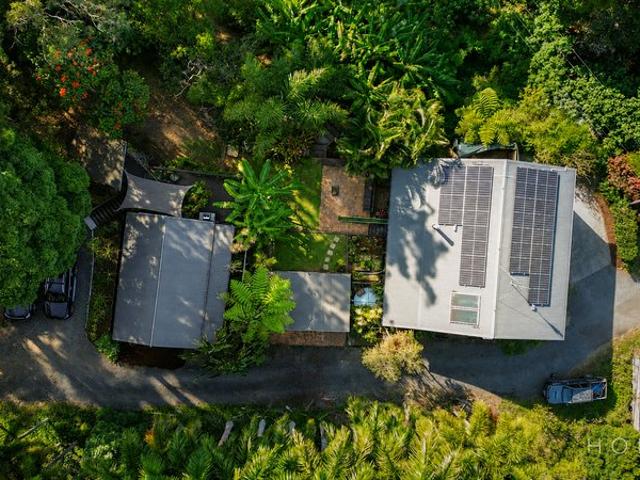 DUAL LIVING ACREAGE OPPORTUNITY