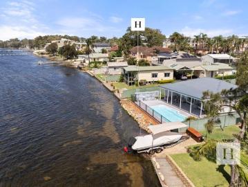Tuggerah Lake, Jilliby, Wyong Region, Snapper Island