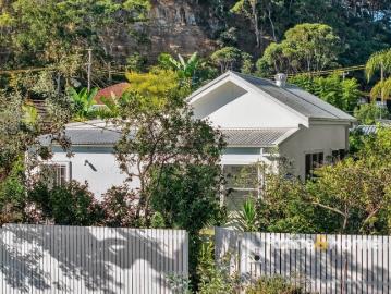 Dual Living Coastal Retreat with Exceptional Flexibility