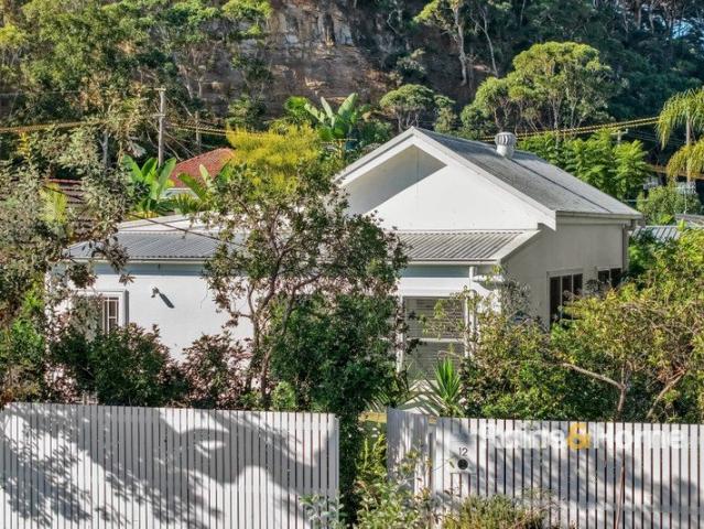 Dual Living Coastal Retreat with Exceptional Flexibility