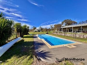 DUAL LIVING, DONE RIGHT A ranch homestead, a private cottage, and 12.3 hectares of rural serenity just 15 minutes from Stanthorpe