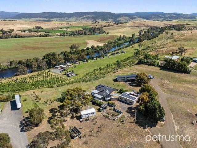 Dual Living Dream on Expansive Acreage The Perfect Lifestyle Investment!