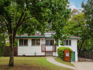 Dual Living Excellence in a Prime Boondall Location