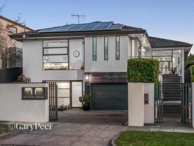 Dual living family entertainer in a prime location