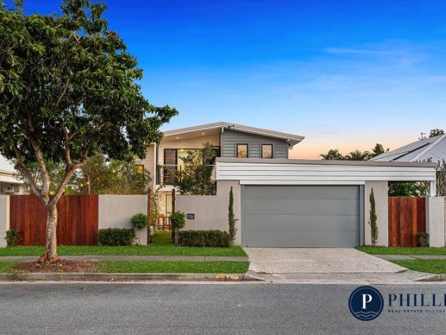 Dual Living Family Home In The Heart Of Paradise Point