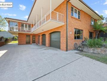 DUAL LIVING FULLY RENOVATED MOVE IN READY