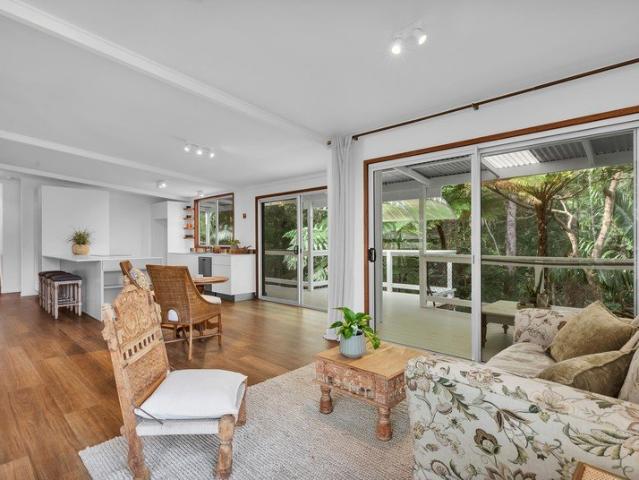 Dual living Home with Private Rainforest Backdrop!
