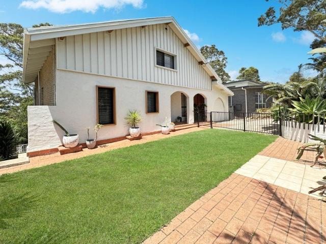 Tomakin Home with Self Contained Granny Flat