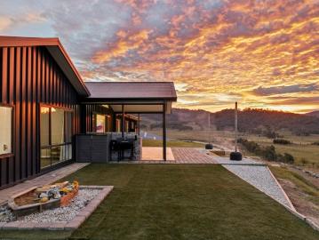Dual Living Luxury on a Grand Rural Scale