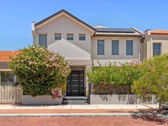 DUAL LIVING LUXURY WITH INCOME POTENTIAL