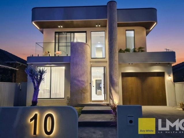 Dual Living Masterpiece: 7 Bedroom Luxury Estate with Premium Granny Flat