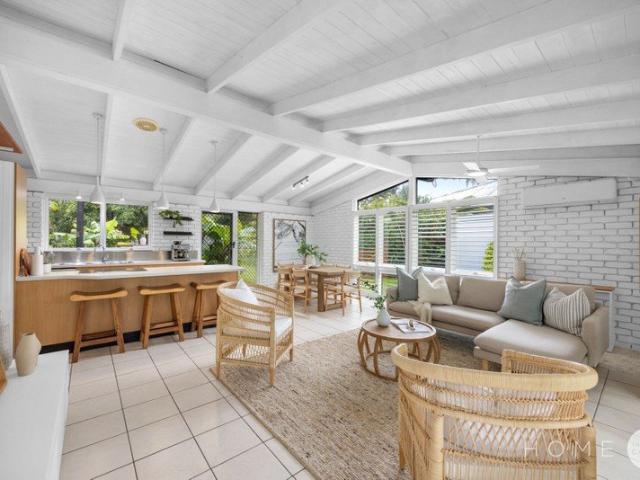 Dual Living on a Rare 807 m² Beachside Block