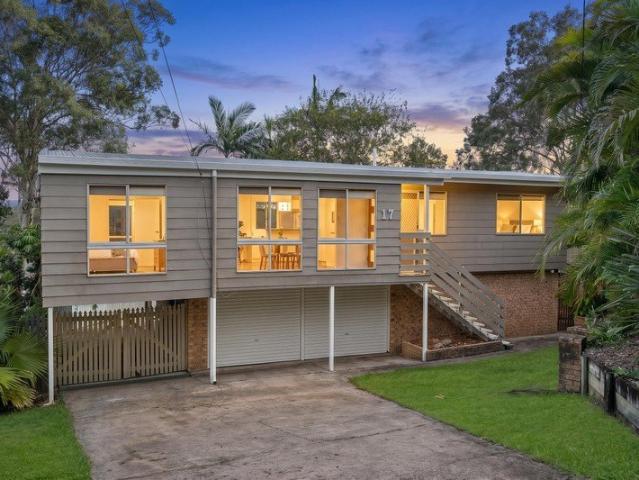 Dual Living on a Sizable Block with Stunning Views!